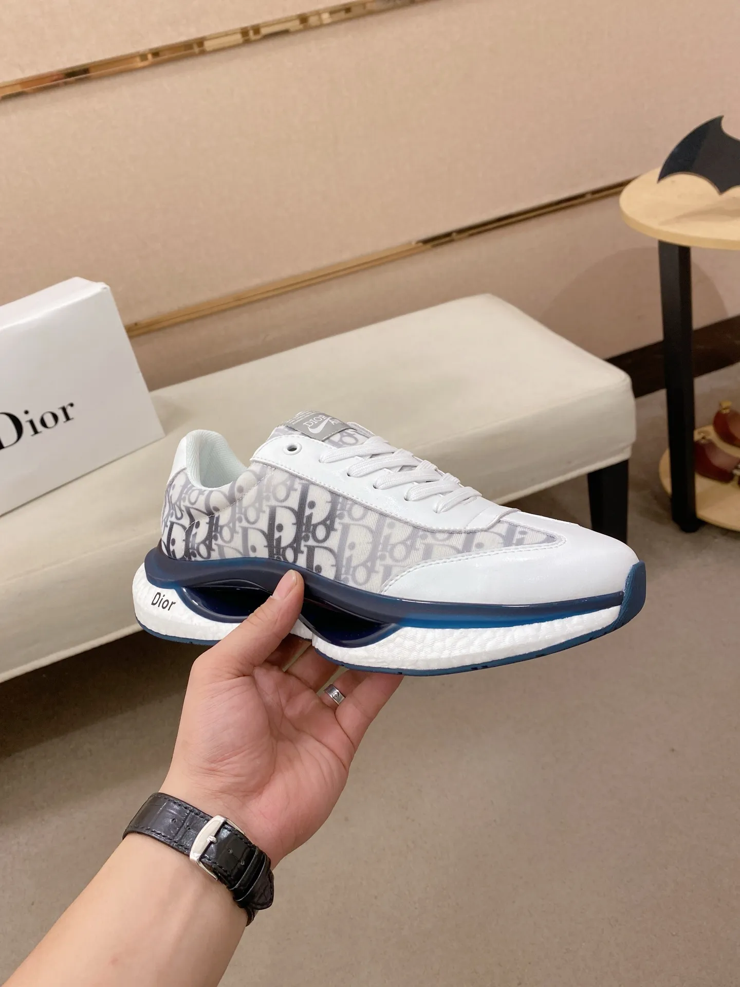 Men's shoes💰 462💰🇮🇹🇮🇹Dior d The new model is on sale at the same time at the counter. The upper 🇮🇹 is imported Italian first-layer cowhide, and the lining is fully imported sheepskin 💪💪. It is a complete 1⃣️ to 1⃣️ replica 🇮🇹💪💪, ⚠ Sole: The original sole is specially provided by the original factory. The exclusive movable molded sole is super comfortable. ⚠Original factory single goods, 🔍🔍high quality, you can enter and leave the counter at will, welcome to compare⚠. Code number:38-44